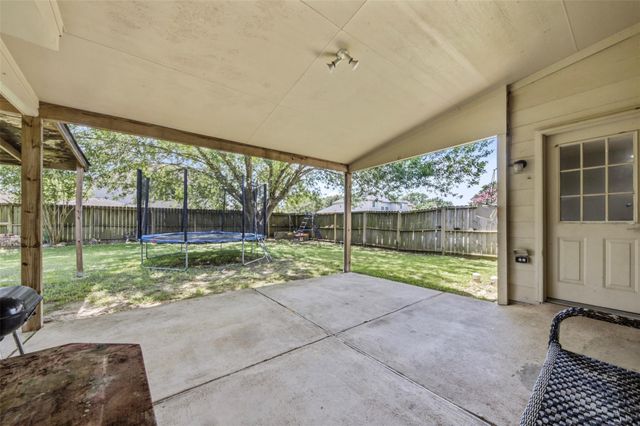 924 Chad Lane, Baytown, TX 77521