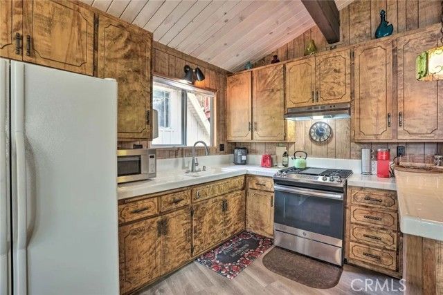 607 E Victoria Court, Lake Arrowhead, CA 92352