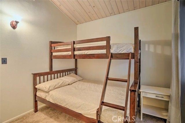 607 E Victoria Court, Lake Arrowhead, CA 92352