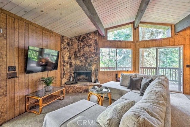 607 E Victoria Court, Lake Arrowhead, CA 92352