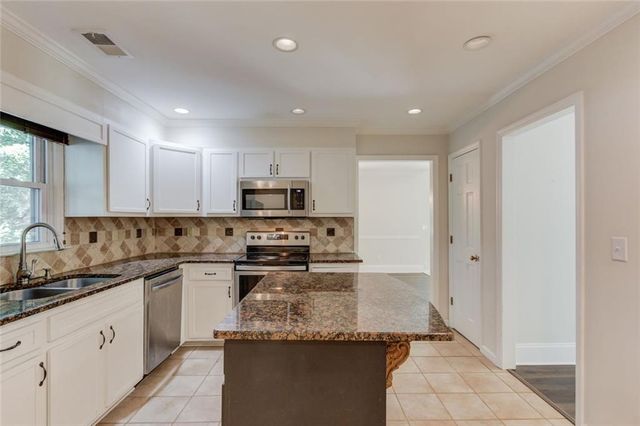 410 Emerald Parkway, Sugar Hill, GA 30518