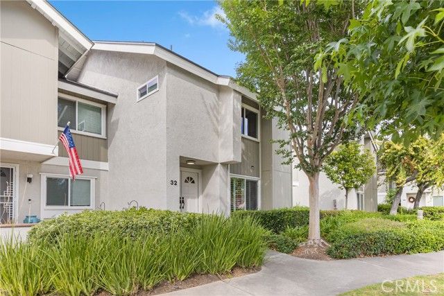 32 Goldenbush, Irvine, CA 92604