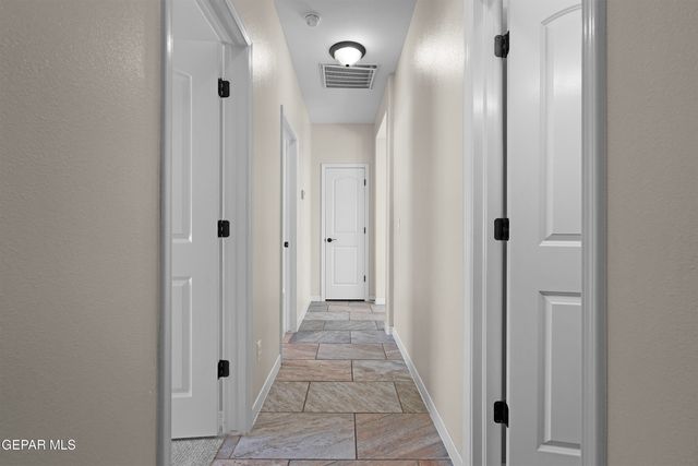 7113 N SKIES, El Paso, TX 79934