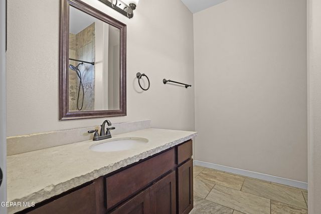 7113 N SKIES, El Paso, TX 79934