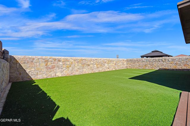 7113 N SKIES, El Paso, TX 79934