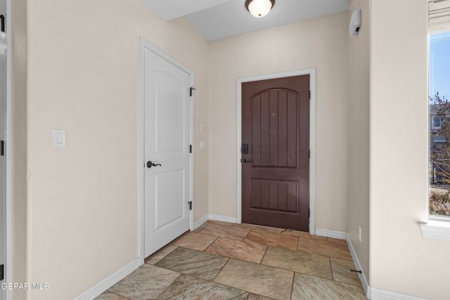 7113 N SKIES, El Paso, TX 79934