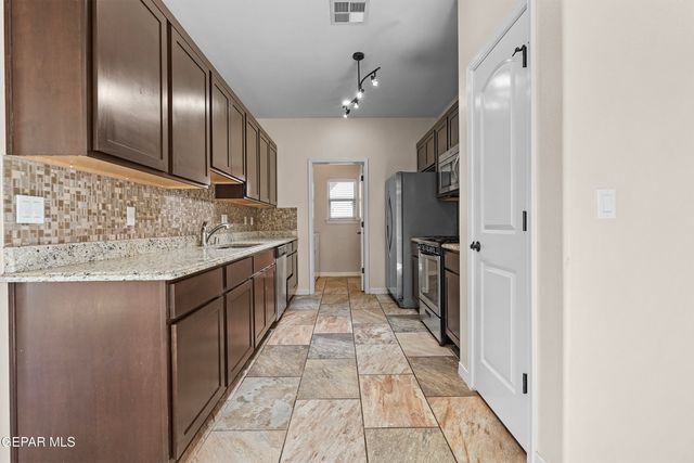 7113 N SKIES, El Paso, TX 79934