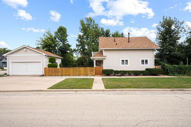 3900 Custer Avenue, Brookfield, IL 60513