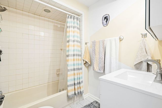 3900 Custer Avenue, Brookfield, IL 60513