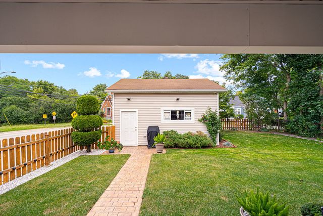3900 Custer Avenue, Brookfield, IL 60513