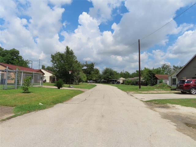 13413 Duluth Street, Houston, TX 77015