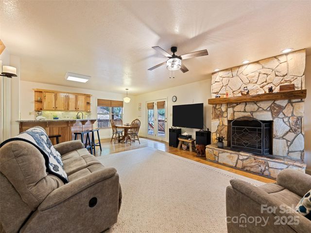 3975 Mountain Creek Road, Robbinsville, NC 28771