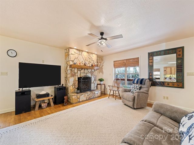 3975 Mountain Creek Road, Robbinsville, NC 28771