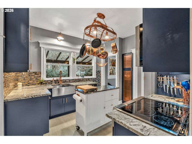 224 Nw 20TH Ave, Portland, OR 97209