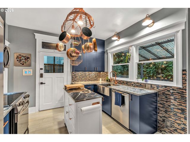 224 Nw 20TH Ave, Portland, OR 97209