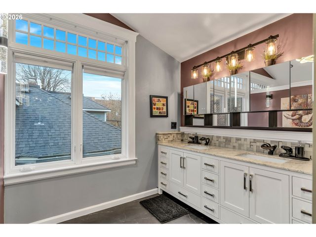 224 Nw 20TH Ave, Portland, OR 97209