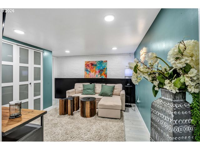 224 Nw 20TH Ave, Portland, OR 97209