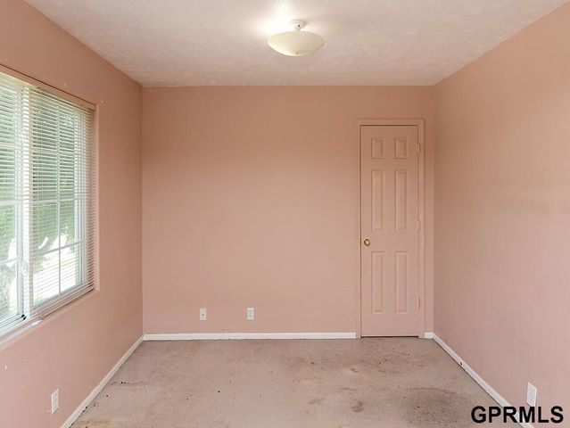 5922 S 186Th Avenue, Omaha, NE 68135