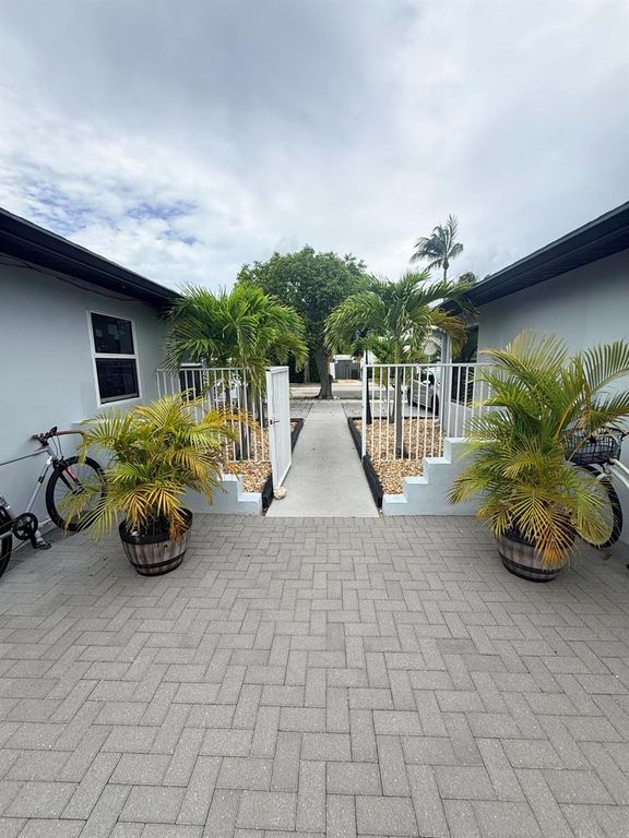 220 Walton Boulevard Unit 2, West Palm Beach, FL 33405