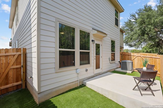 285 W Quill Dr Building 6, San Antonio, TX 78228