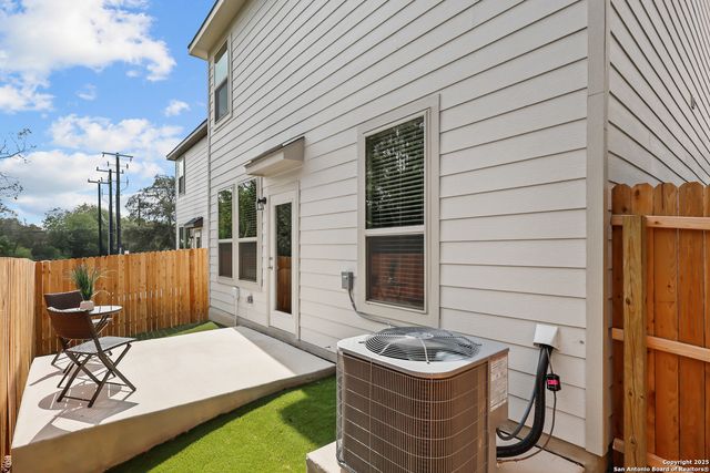 285 W Quill Dr Building 6, San Antonio, TX 78228