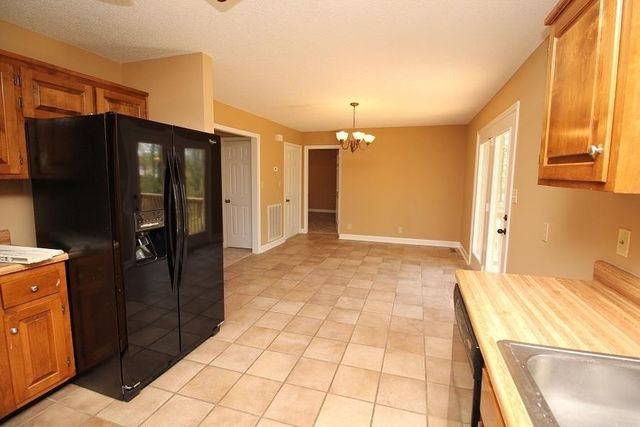 2730 Trenton Rd, Clarksville, TN 37040