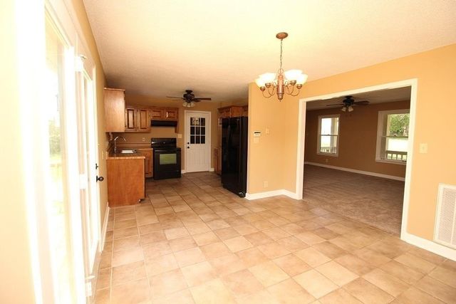 2730 Trenton Rd, Clarksville, TN 37040