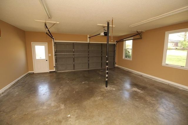 2730 Trenton Rd, Clarksville, TN 37040