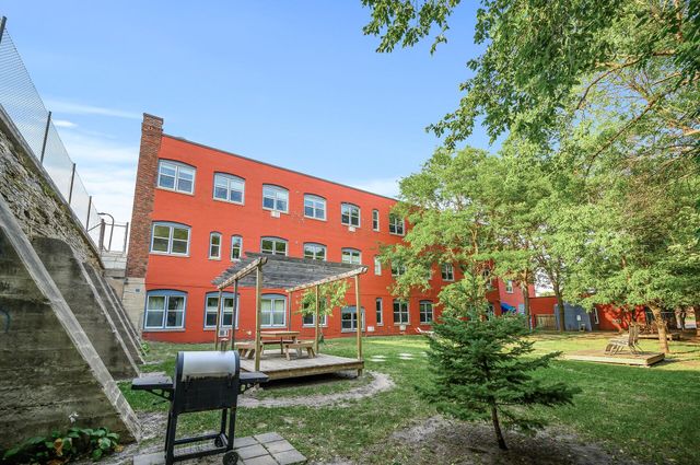 215 7th Street NE 301, Minneapolis, MN 55413