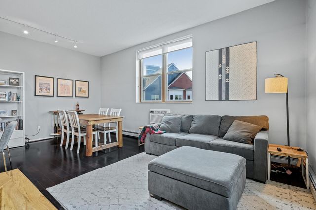 215 7th Street NE 301, Minneapolis, MN 55413