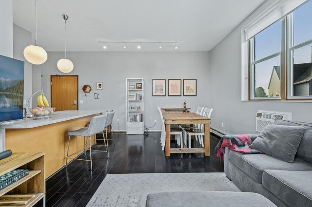 215 7th Street NE 301, Minneapolis, MN 55413