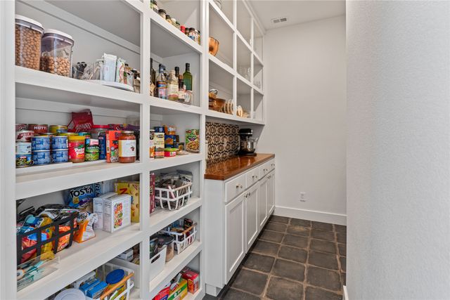 819 Hills Creek Drive, Mckinney, TX 75072