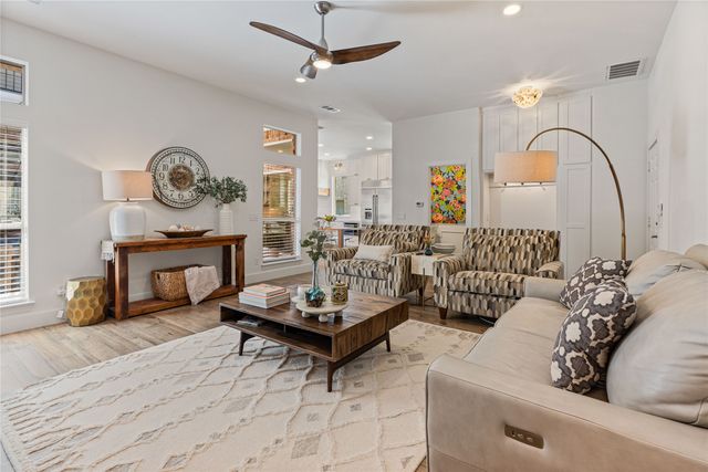 819 Hills Creek Drive, Mckinney, TX 75072