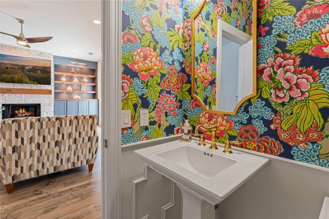 819 Hills Creek Drive, Mckinney, TX 75072