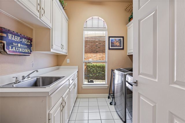 819 Hills Creek Drive, Mckinney, TX 75072