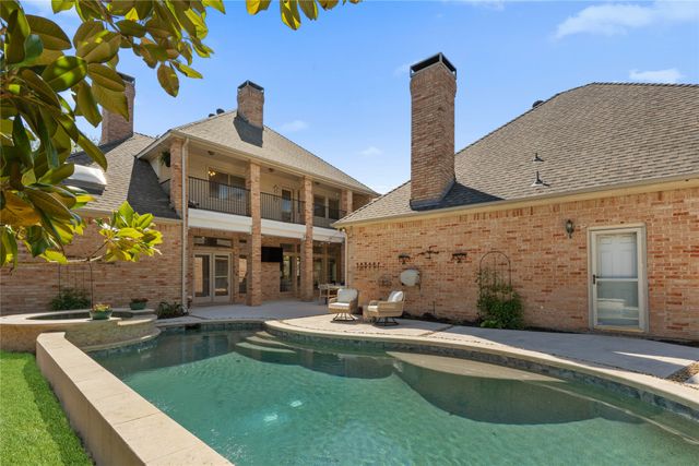 819 Hills Creek Drive, Mckinney, TX 75072