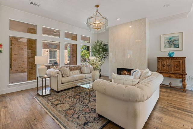 819 Hills Creek Drive, Mckinney, TX 75072