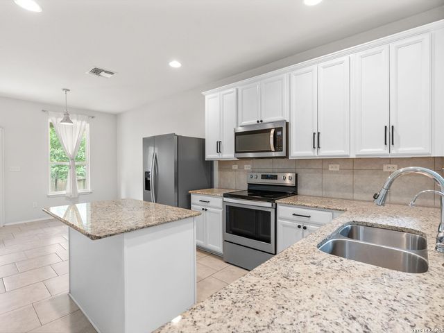 27337 Emilie Canyon, San Antonio, TX 78260