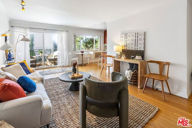 1154 S Barrington Avenue 201, Los Angeles, CA 90049