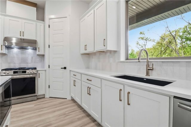 12 Arbroath Lane, Bella Vista, AR 72715