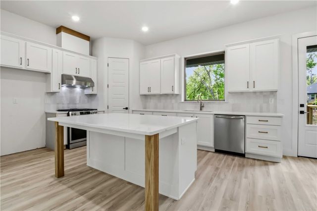 12 Arbroath Lane, Bella Vista, AR 72715