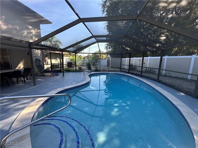 2330 SE 8th TER, Cape Coral, FL 33990