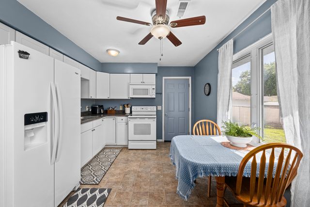 909 Ash Drive, Colona, IL 61241