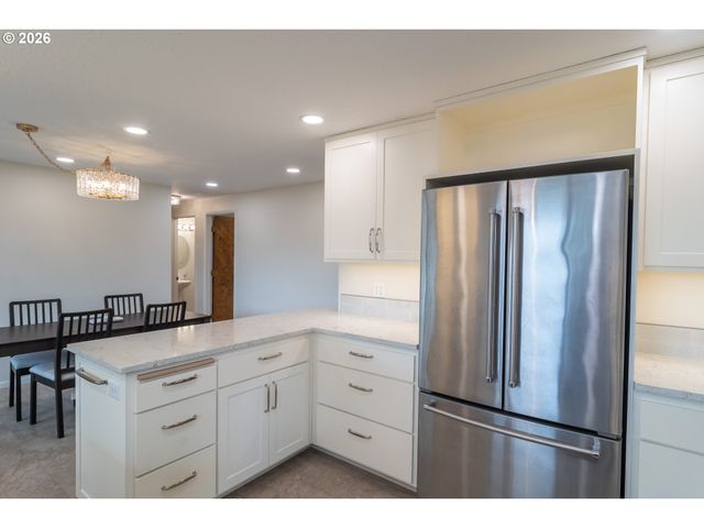 1754 Nw UTAH Dr, Roseburg, OR 97471