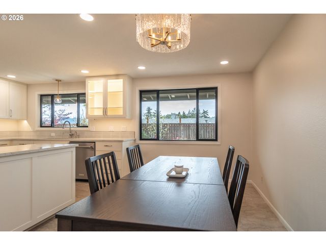 1754 Nw UTAH Dr, Roseburg, OR 97471