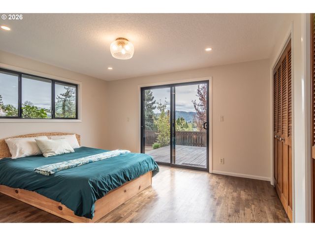 1754 Nw UTAH Dr, Roseburg, OR 97471