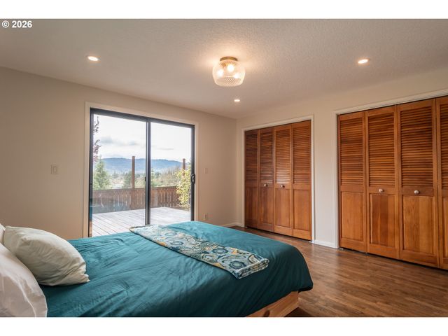 1754 Nw UTAH Dr, Roseburg, OR 97471