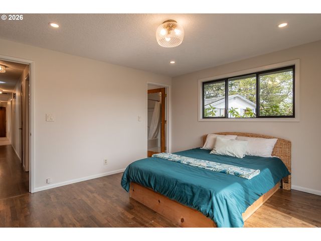 1754 Nw UTAH Dr, Roseburg, OR 97471