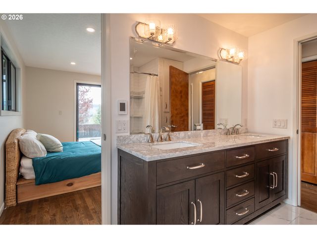 1754 Nw UTAH Dr, Roseburg, OR 97471