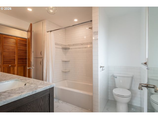 1754 Nw UTAH Dr, Roseburg, OR 97471